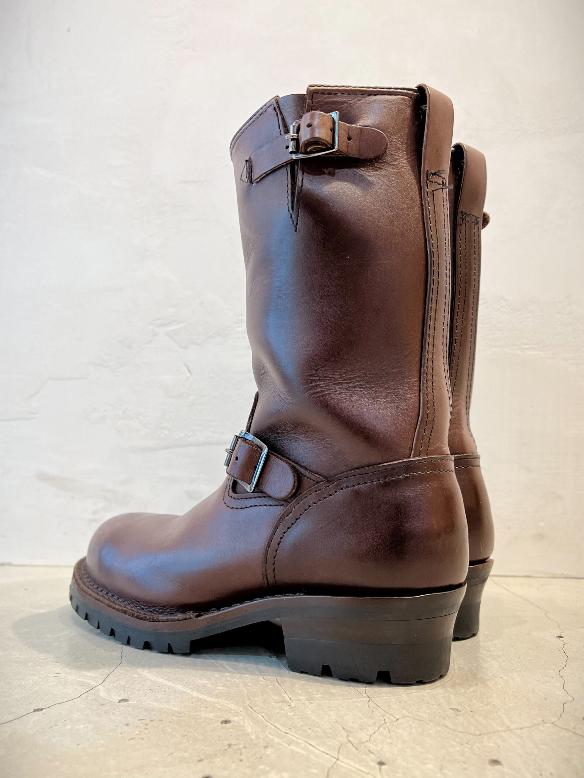 US Vibram #100ヒールに交換したWESCO。積み上げ部分からゴムまで続くヒールの曲線