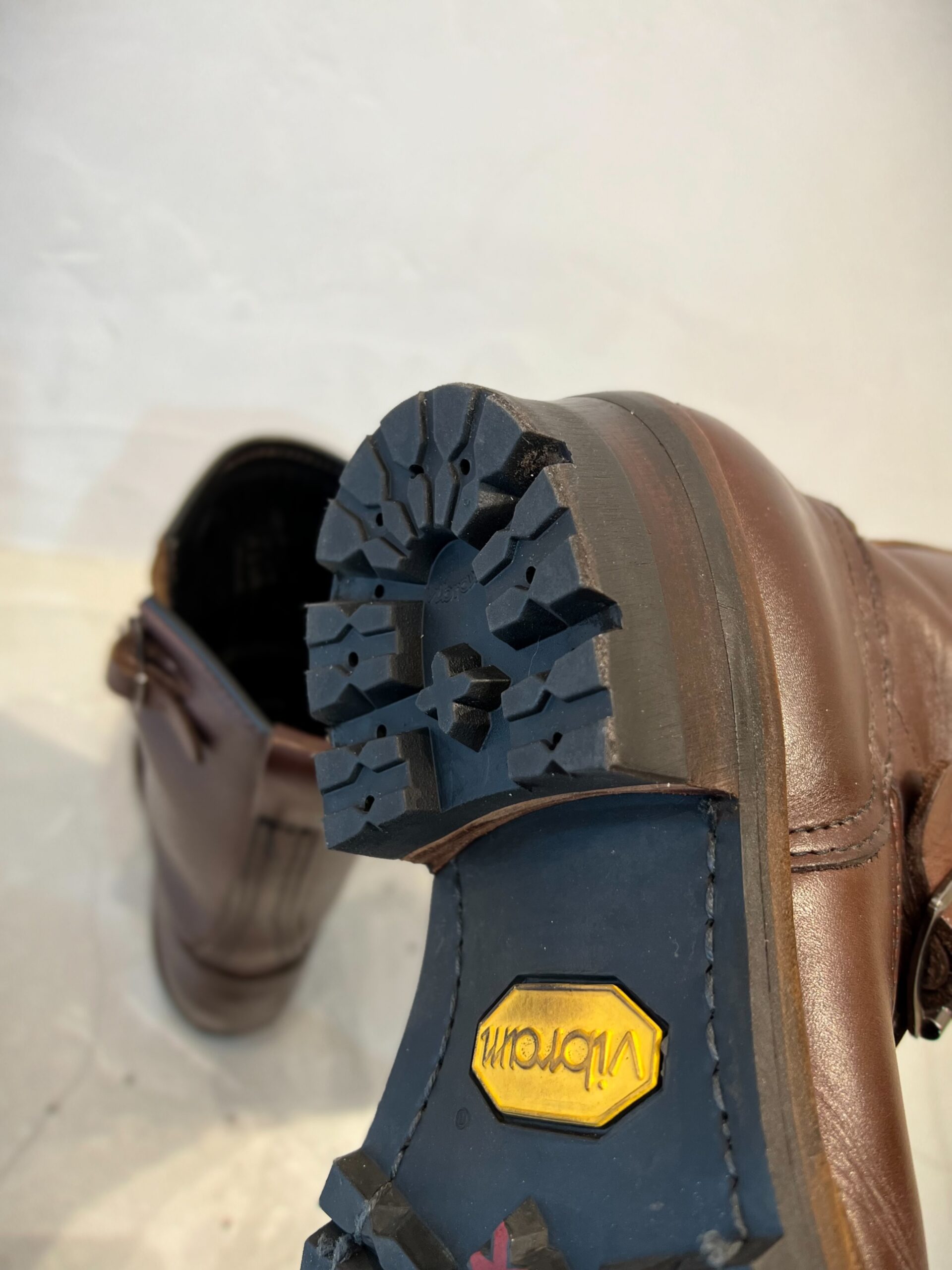 交換後のVibram #100ヒールの接地面と側面の仕上がり